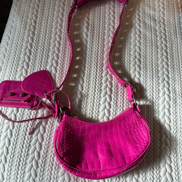 This pink city bag is super trendy Only a few wears perfect condition - Picture 5 of 5